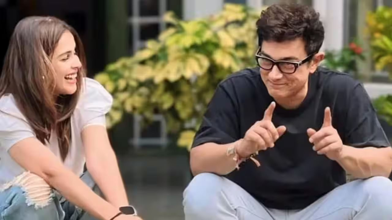 దీంతో డైలమాలో పడ్డ మిస్టర్‌ పర్ఫెక్షనిస్ట్‌, ఫైనల్‌గా తారే జమీన్‌ పర్‌ సినిమాకు సీక్వెల్‌గా సితారే జమీన్‌ పర్‌ను పట్టాలెక్కించారు. పేరుకు సీక్వలే అయినా... తొలి భాగంతో ఏ మాత్రం సంబంధం లేని కథతో సితారే జమీన్‌ పర్‌ను రూపొందించారు. 