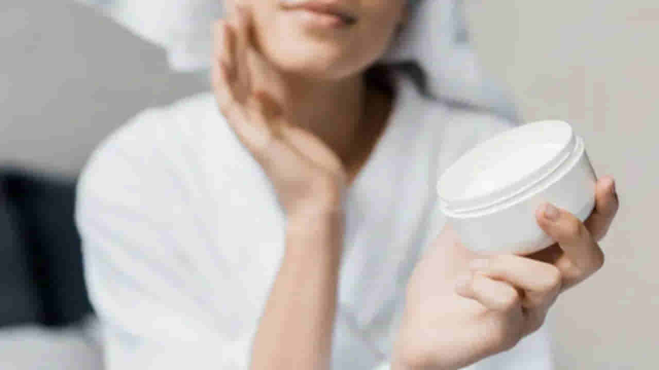 Skincare Mistakes: పగటి పూట ఈ క్రీమ్లు స్కిన్కి అప్లై చేశారో.. మీ అందం అమావాస్య చంద్రుడే! బీకేర్ ఫుల్
