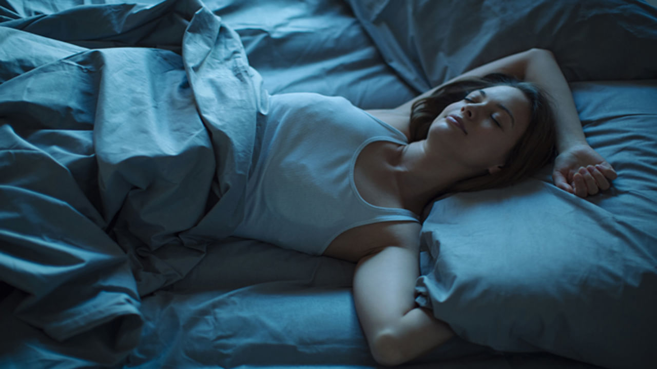 Sleep at Night: మీకూ రాత్రిళ్లు పదేపదే మెలకువ వస్తుందా? ఈ అలవాటు ఎంత డేంజరో తెలుసా..