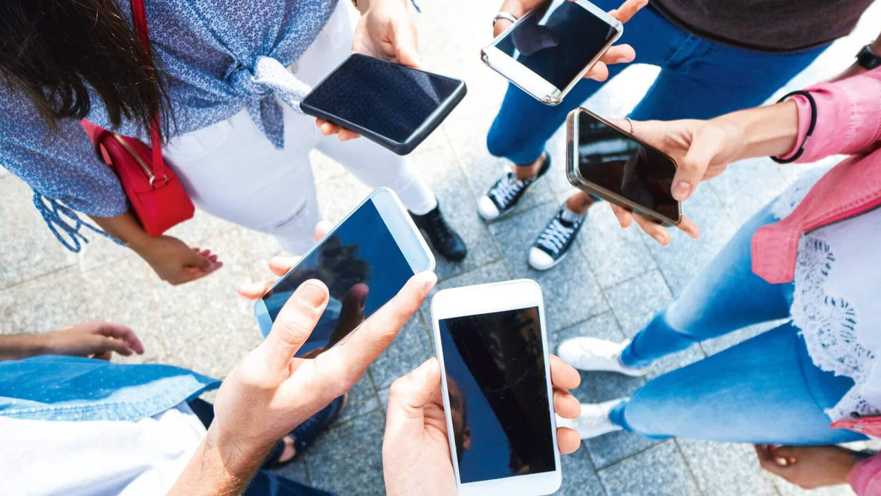 మన దేశంలో ఎంత మంది స్మార్ట్‌ ఫోన్‌ వాడుతున్నారు? మతిపోగొడుతున్న కొత్త రిపోర్ట్‌