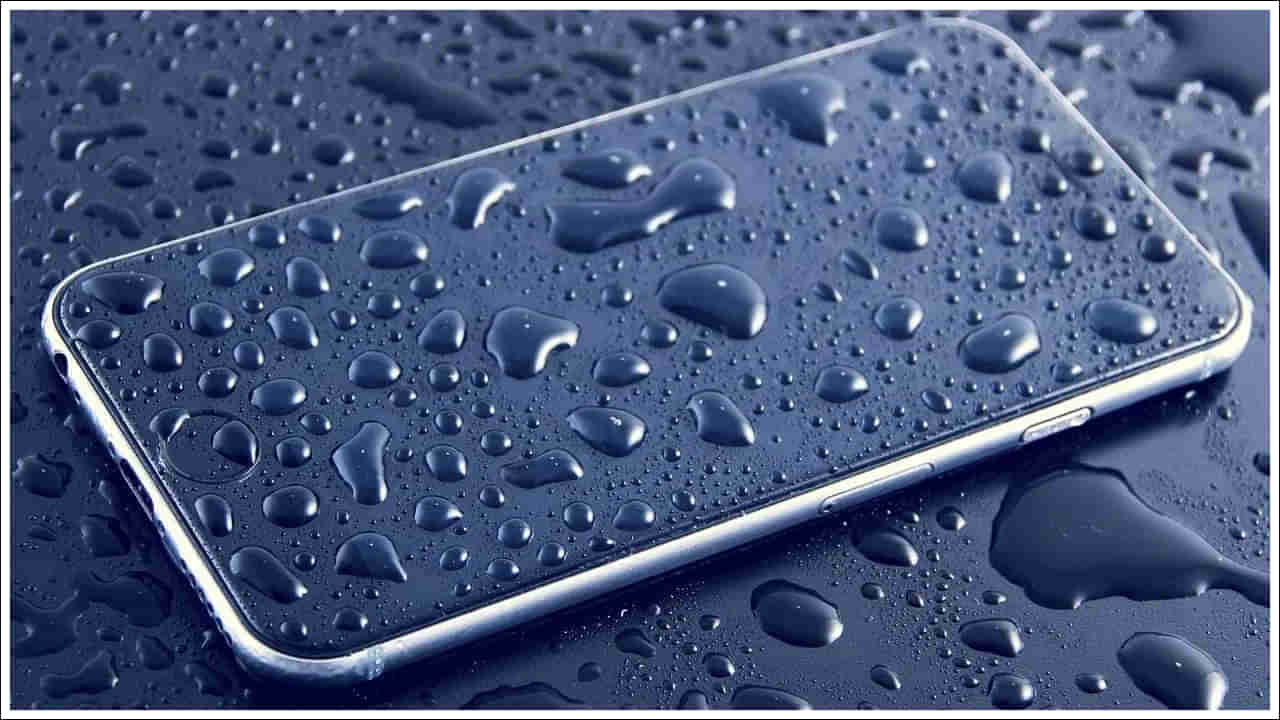Tech Tips: ఇలా చేస్తే మీ మొబైల్ వర్షంలో ఎంత తడిసినా ఎలాంటి సమస్య ఉండదు!
