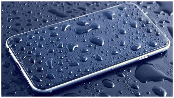 Tech Tips: ఇలా చేస్తే మీ మొబైల్ వర్షంలో ఎంత తడిసినా ఎలాంటి సమస్య ఉండదు!