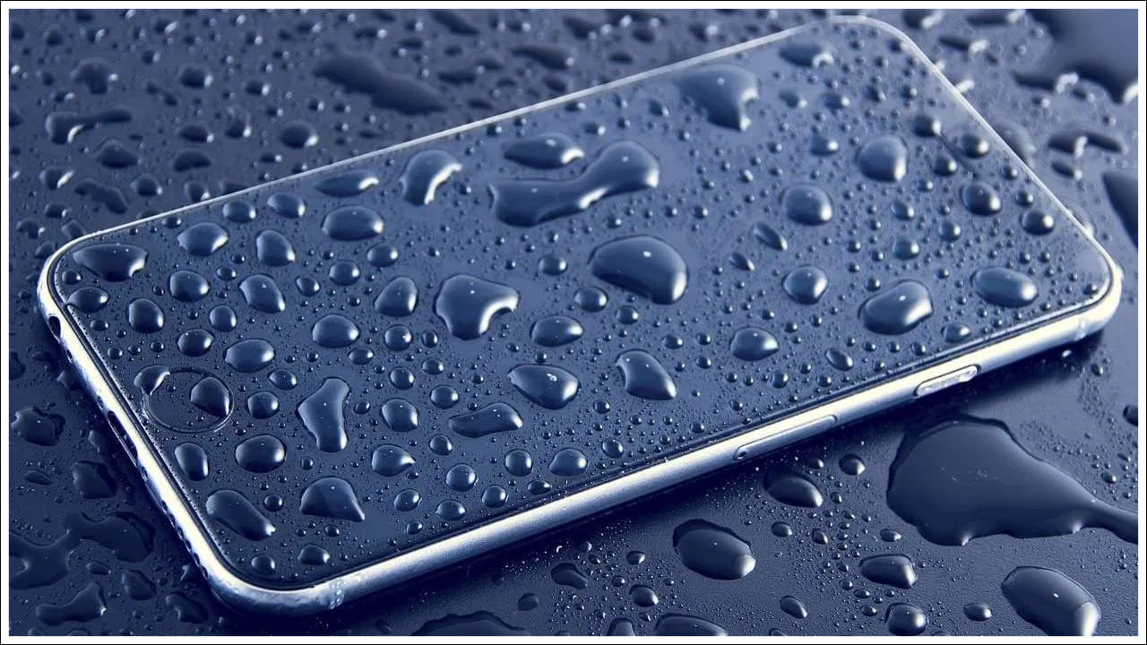 Tech Tips: ఇలా చేస్తే మీ మొబైల్ వర్షంలో ఎంత తడిసినా ఎలాంటి సమస్య ఉండదు!