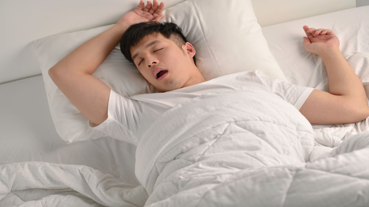 Loud night breathing: గురక సమస్యకు ఇవే అసలు కారణాలు.. ఇలా చేస్తే ఒక్కరోజులో తగ్గిపోతుంది.. Loud night breathing: గురక సమస్యకు ఇవే అసలు కారణాలు.. ఇలా చేస్తే ఒక్కరోజులో తగ్గిపోతుంది..