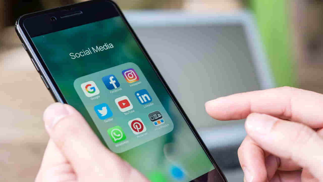 Social Media: సోషల్ మీడియా వాడే వాళ్ళు జాగ్రత్త.. ఇలా చేస్తే పోలీసు కేసులే..!