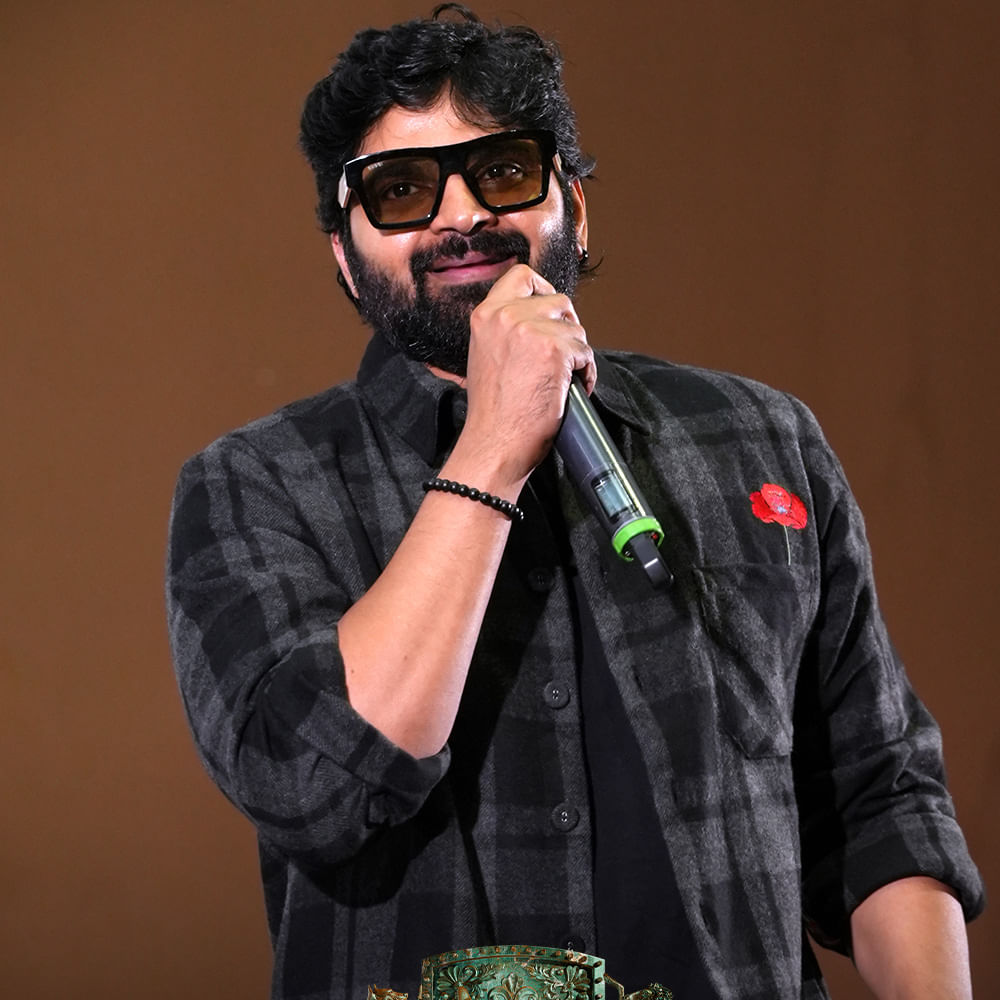 చిన్న సినిమా ట్రైలర్‌ విషయంలో ఈ దుమారం ఏంటని చర్చించుకుంటున్నారు. తమను గీతా ఆర్ట్స్ కావాలనే ట్రోల్‌  చేస్తోందని ఇంకా రగిలిపోతోందట మంచు కాంపౌండ్‌. చిన్న సినిమా రిలీజ్‌ టైమ్‌లో ఈ ఈగో గొడవలేంటని మాట్లాడుకుంటున్నారు నెటిజన్లు. 