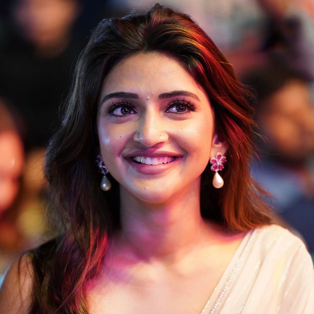 సిద్దార్థ్‌ మల్హోత్రా హీరోగా ఎనౌన్స్‌ అయిన మిట్టీ మూవీలోనూ హీరోయిన్‌గా శ్రీలీల పేరే వినిపిస్తోంది. ఆ మధ్య సైఫ్ వారసుడు ఇబ్రహిం అలీఖాన్‌తో కలిసి కెమెరాల కంటపడ్డారు కిసిక్ బ్యూటీ. దీంతో ఈ కాంబోలోనూ ఓ సినిమా ఉంటుందన్న ప్రచారం మొదలైంది.