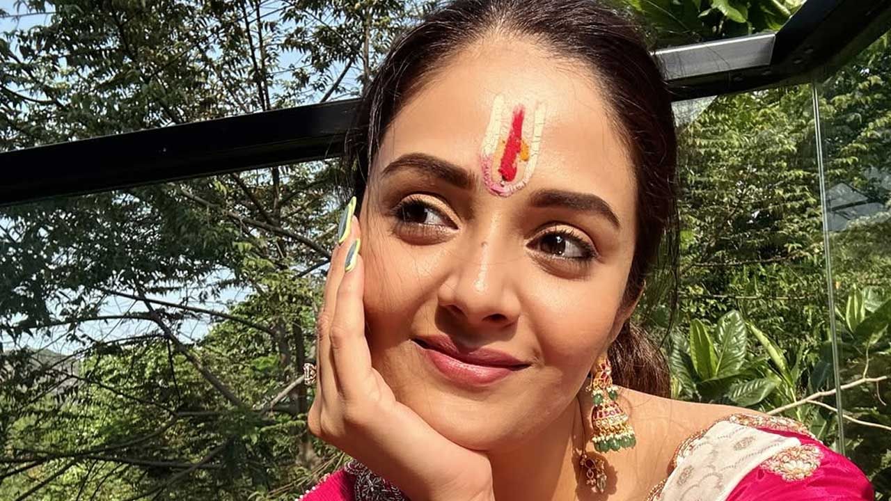 Sreemukhi 1