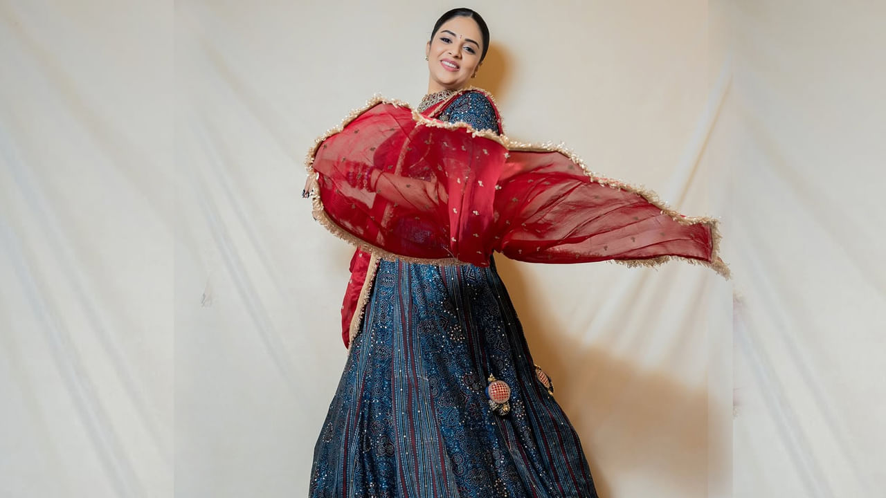 బుల్లితెర స్టార్ యాంకర్లలో శ్రీముఖి ఒకరు. ఈ ముద్దుగుమ్మ ప్రస్తుతం రియాల్టీ షోలు చేస్తూ ఫుల్ జోష్ లో ఉంది. అంతే కాకుండా, సినిమాల్లో కీలకపాత్రల్లో కనిపిస్తూ తన నటనతో మంచి గుర్తింపుతెచ్చుకుంటుంది.