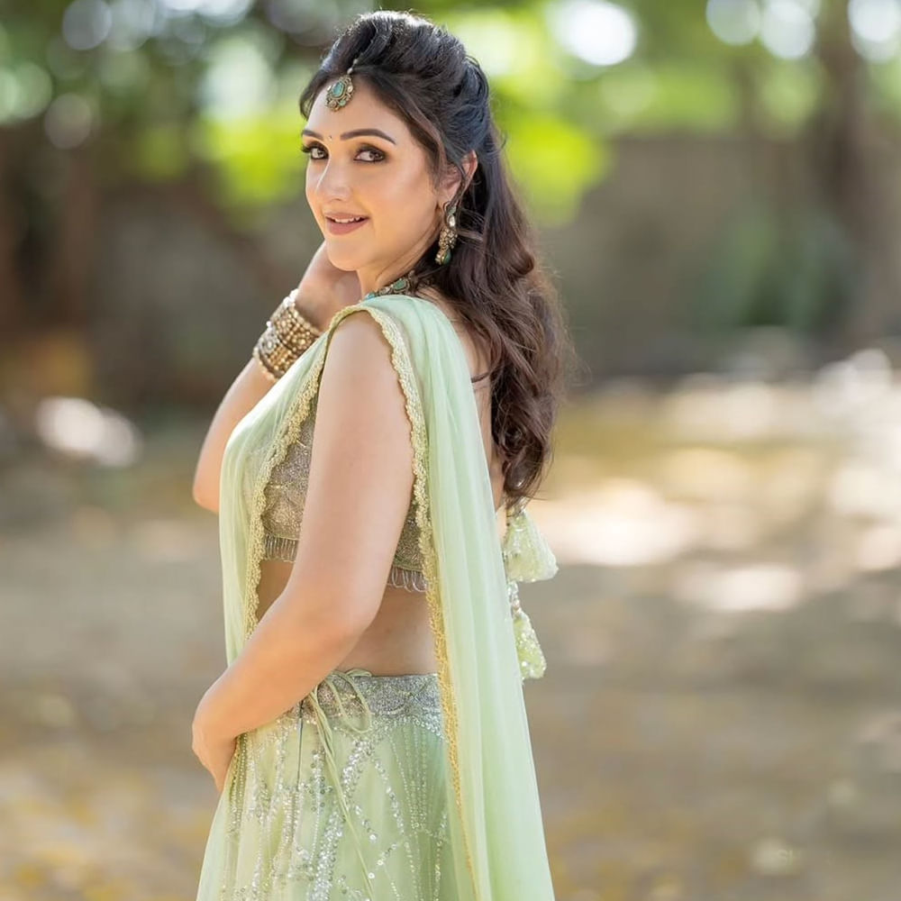 టాలీవుడ్ యాక్టర్ నారా రోహిత్ నటిస్తున్న సుందరకాండ చిత్రంలో నటిస్తుంది. ఈ సినిమాలో కీలకపాత్రలో కనిపించి మరోసారి తెలుగులోకి రీఎంట్రీ ఇస్తుంది ఈ ముద్దుగుమ్మ. ఇకపై తెలుగులో మరిన్ని చిత్రాల్లో నటించనుంది.