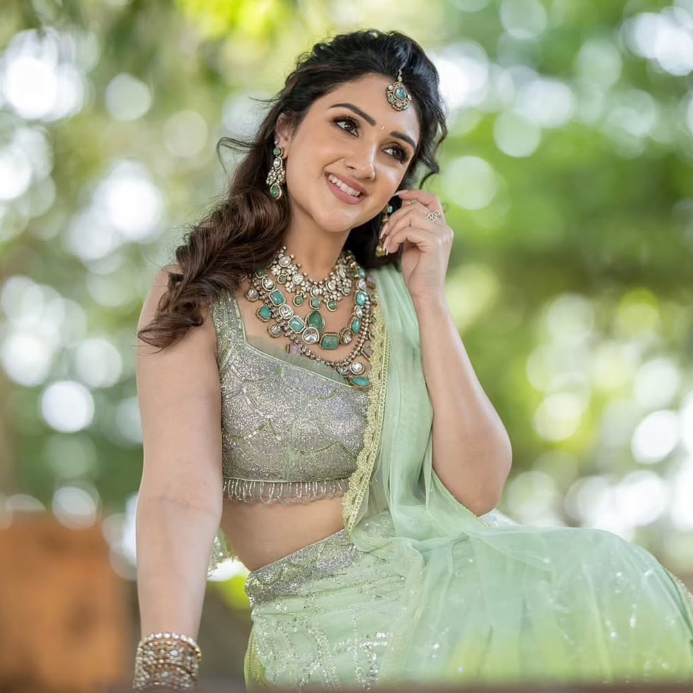 తెలుగులో ఈశ్వర్, నిరీక్షణ వంటి చిత్రాల్లో నటించి మెప్పించింది. తెలుగులో చేసింది తక్కువ సినిమాలే అయినప్పటికీ తనకంటూ ప్రత్యేక ఇమేజ్ క్రియేట్ చేసుకుంది. ఆ తర్వాత తమిళంలో వరుస సినిమాల్లో నటించి అలరించారు. 