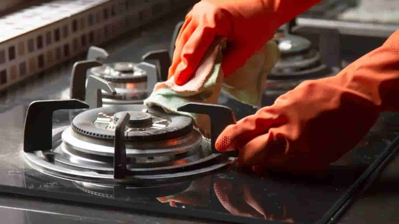Stain Removal Tips: బట్టలు, గ్యాస్ స్టౌపై మరకలు సులువుగా వదలట్లేదా? చిటికెలో మాయం చేసే చిట్కా ఇదిగో..