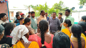 ప్రియుడితో అక్క జంప్.. చెల్లెలితో పెళ్లికి రెఢి..! ప్రియుడితో అక్క జంప్.. చెల్లెలితో పెళ్లికి రెఢి..!