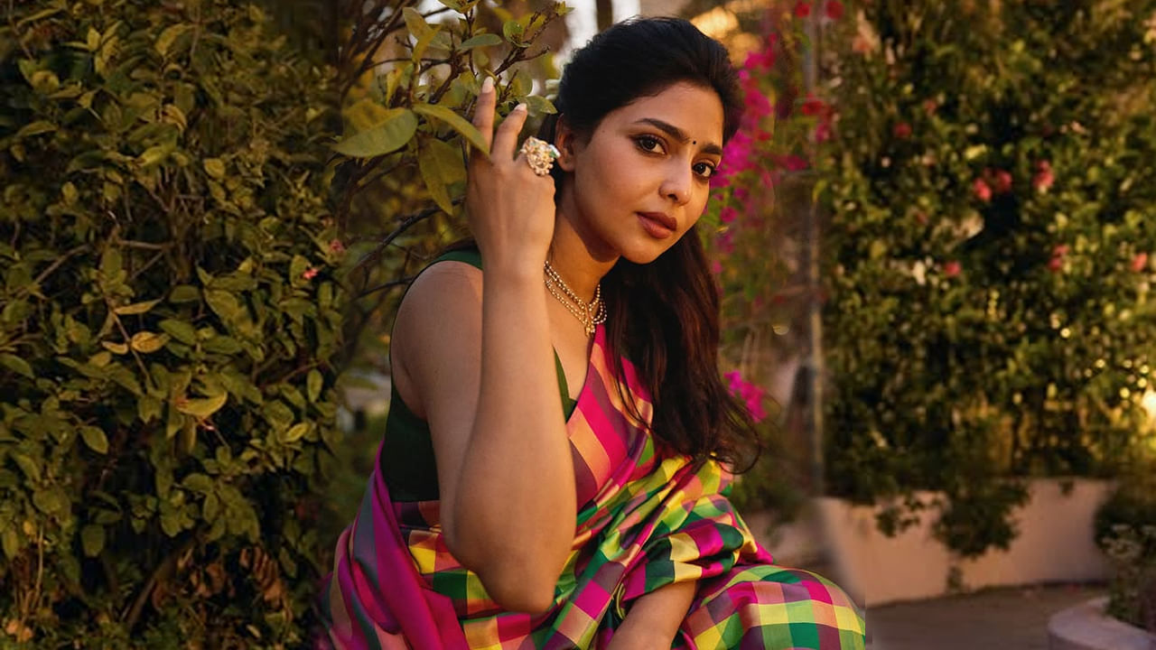 మలయాళీ ఫ్యామిలీ డ్రామా సినిమా నందుకలుడే నత్తిల్ ఒరిదవేలాలో ప్రముఖ పాత్రతో చలనచిత్ర అరంగేట్రం చేసింది. తర్వాత మరి కొన్ని మలయాళీ చిత్రాలు చేసింది. మాయానది, వరతన్, బ్రదర్స్ డే, అర్చన 31 నాటౌట్, క్రిస్టోఫర్, కింగ్ ఆఫ్ కోత వంటి చిత్రాల్లో నటించింది.