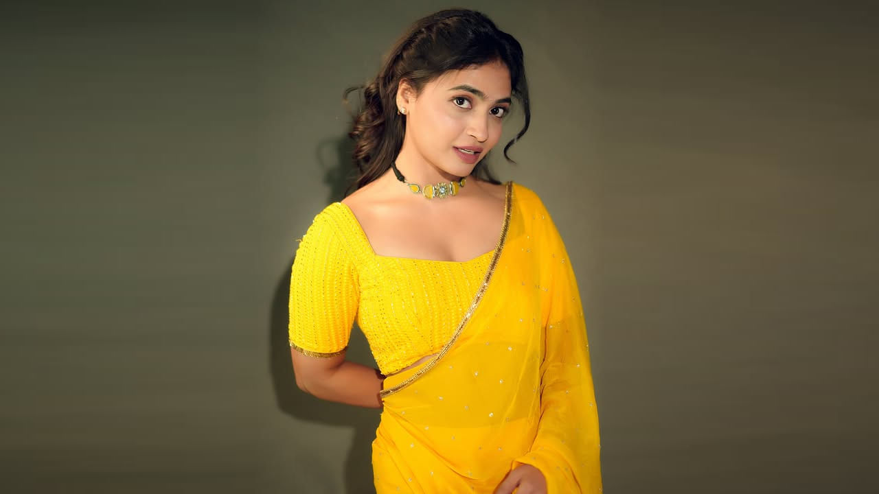 అలేఖ్యకు చిన్నప్పటి నుంచి డ్యాన్స్పై మక్కువ ఎక్కువ. చిన్నప్పటి నుంచి కొరియోగ్రాఫర్ కావాలని కోరిక. 2015లో ఆమె హైదరాబాద్లోని అమెజాన్ డెవలప్మెంట్ సెంటర్లో ఎగ్జిక్యూటివ్గా చేరింది. అలేఖ్య దాదాపు మూడు సంవత్సరాలు అక్కడ పని చేసింది.