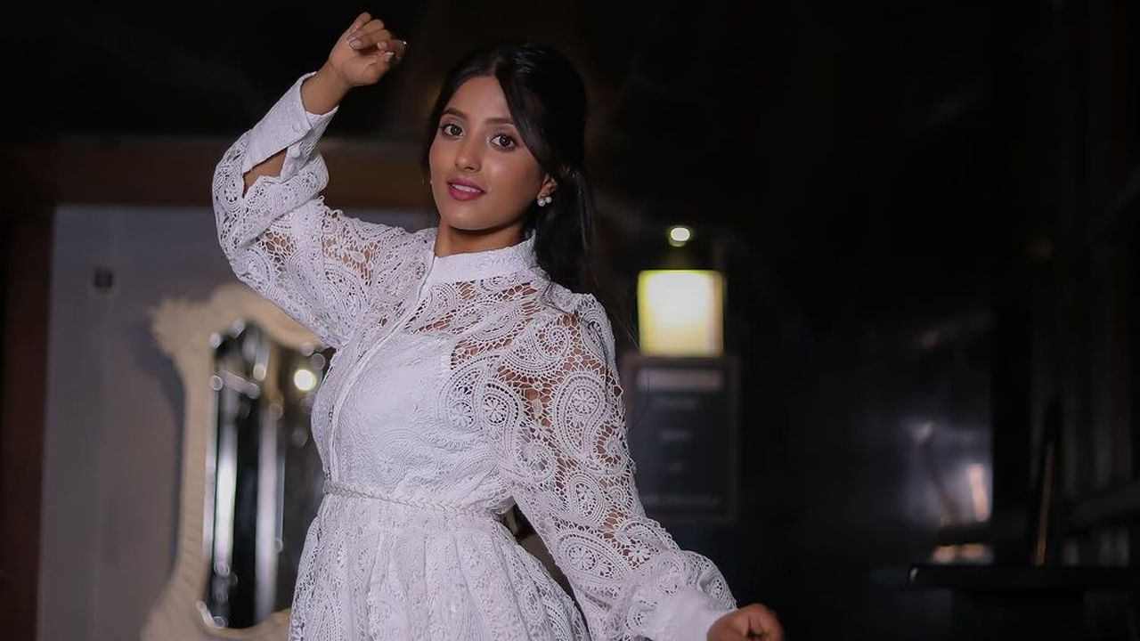 2016లో ట్రాఫిక్ అనే సినిమాతో  బాలీవుడ్ వెండి తెరపై  తొలిసారి కనిపించింది.  2017లో మిస్టర్ కబాడీ సినిమా చేసింది. అదే ఏడాది శ్రేష్ఠ బంగాలీ అనే ఓ బెంగాలీ. వీటితో పాటు 2018లో  ఓద్ - ది అట్రాక్షన్ అనే మరాఠీ సినిమాలో నటించింది. తర్వాత సింబా అనే మరో హిందీ మూవీ చేసింది. తర్వాత వెండితెరపై కనిపించలేదు.