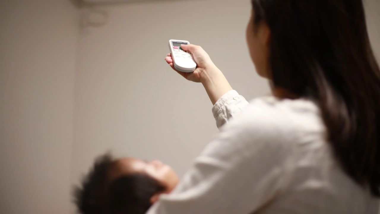 ఏసీలో పిల్లలను పడుకోబెడుతున్నారా..? ఈ జాగ్రత్తలు పాటిస్తున్నారా.. లేదా..?