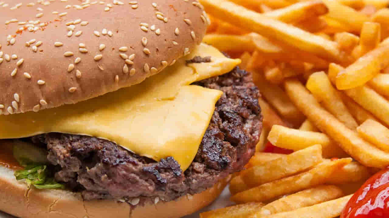 Summer Care Tips: వేసవిలో వడదెబ్బ బారిన పడకుండా ఉండాలనే.. ఈ వీలైంత వరకూ ఈ ఆహారాలకు దూరంగా ఉండండి..