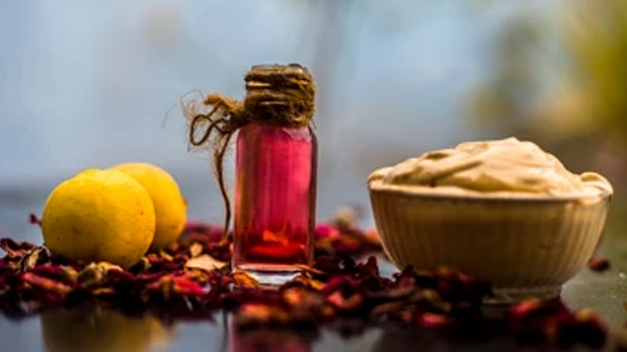 Skincare Ideas: వేసవిలో మోము చంద్రబింబంలా కనిపించాలంటే.. ముల్తానీ మట్టితో ఈ టిప్స్ ట్రై చేయండి.. Skincare Ideas: వేసవిలో మోము చంద్రబింబంలా కనిపించాలంటే.. ముల్తానీ మట్టితో ఈ టిప్స్ ట్రై చేయండి..