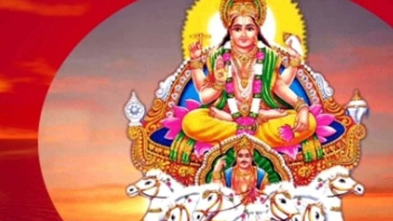 ప్రస్తుతం సూర్యుడు రోహిణి నక్షత్రంలో సంచరిస్తున్నాడు. జూన్ 8వ తేదీన మృగశిర నక్షత్రంలోకి, వృషభ రాశిలో  ప్రవేశిస్తాడు. ఆది వారం ఉదయం 7:26 నిమిషాలకు మృగశిర నక్షత్రంలో సంచరిస్తాడు. తర్వాత జూన్ 15న వృషభ రాశిని వదిలి మిథున రాశిలో సంచరిస్తాడు. అయితే సూర్యుడు మృగశిర నక్షత్రంలో సంచారం చేసినప్పుడు  మూడు రాశుల వారికి అనేక ప్రయోజనాలు చేకూరుతాయి. ఇంతకీ ఆ రాశులు ఏవి అంటే ?