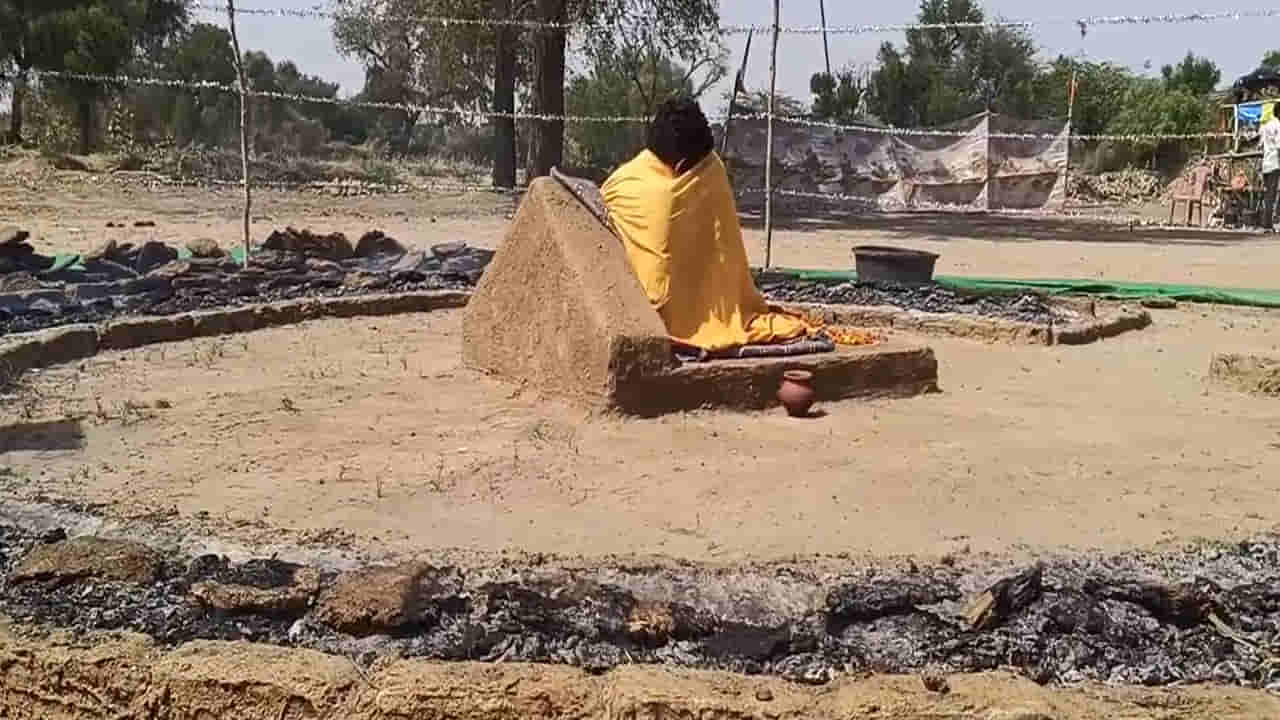 ఓవైపు భగభగ మండుతున్న ఎండలు.. మరోవైపు అగ్ని వలయంలో స్వామిజీ తపస్సు.. ఏకంగా 15 రోజులు