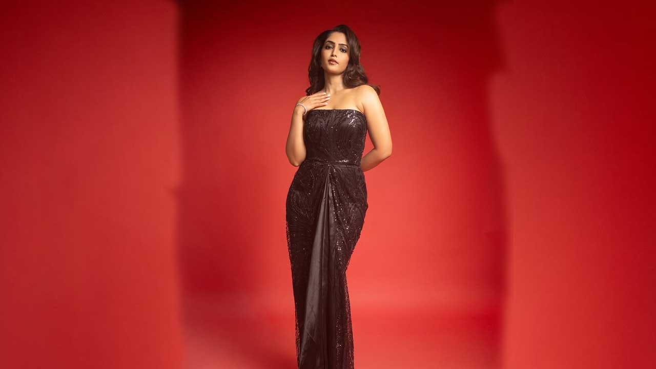 అతే కాకుండా మలయాళీ, తమిళ్ లో చాలా సినిమాల్లో నటించి మెప్పించిన ఈ ముద్దుగుమ్మ సామజవరగమన అనే సినిమా ద్వారా తెలుగు వెండితెరపైకి ఎంట్రీ ఇచ్చింది.