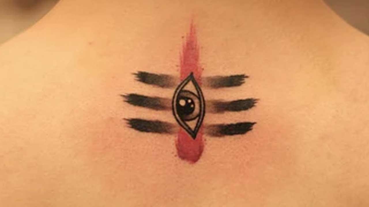 పచ్చబొట్లు కాకుండా, మెహందీలో పొరపాటున దేవుడి చిత్రాన్ని వేయించుకోకూడదంట. అది కూడా పాపంలో భాగమవుతుందంట. కాబట్టి, దేవుళ్లు, దేవతల పేర్లు ఫొటోలను మెహందీలో ఎప్పుడూ వేసుకోకూడదంట. ఇలా చేయడం ద్వారా మీరు తెలిసి లేదా తెలియకుండా దేవుడిని అవమానిస్తున్నారని చెబుతున్నాడు ప్రేమానంద్ మహారాజ్.