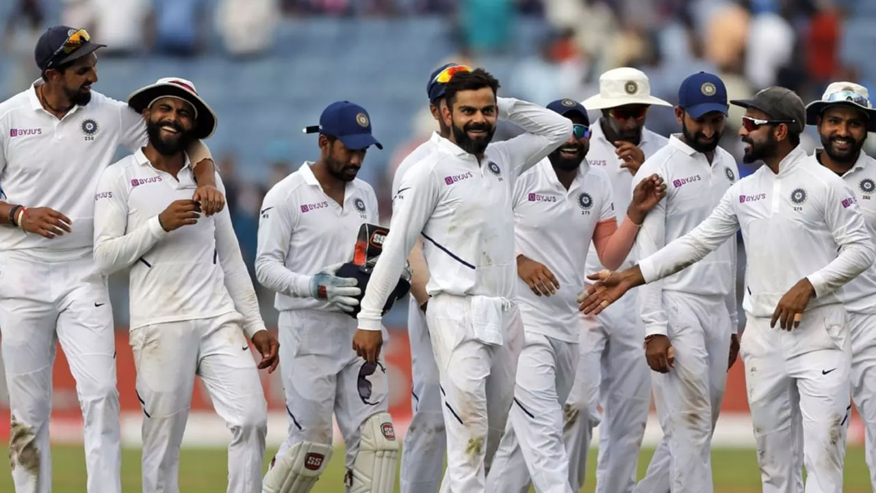 నిజానికి, 2023-24 సంవత్సరంలో, భారతదేశం దక్షిణాఫ్రికాను సందర్శించింది. ఈ సమయంలో, శ్రేయాస్ అయ్యర్ గాయం కారణంగా సిరీస్ నుంచి తన పేరును ఉపసంహరించుకున్నాడు. సెలవులను ఆస్వాదిస్తూ కనిపించాడు. ఆ తర్వాత రాహుల్ ద్రవిడ్ టీం ఇండియాకు దూరంగా ఉన్న ఆటగాళ్లను దేశవాళీ క్రికెట్ ఆడమని ఆదేశించారు. కానీ, ఆ ఆటగాళ్లు ద్రవిడ్ మాటను పట్టించుకోలేదు.