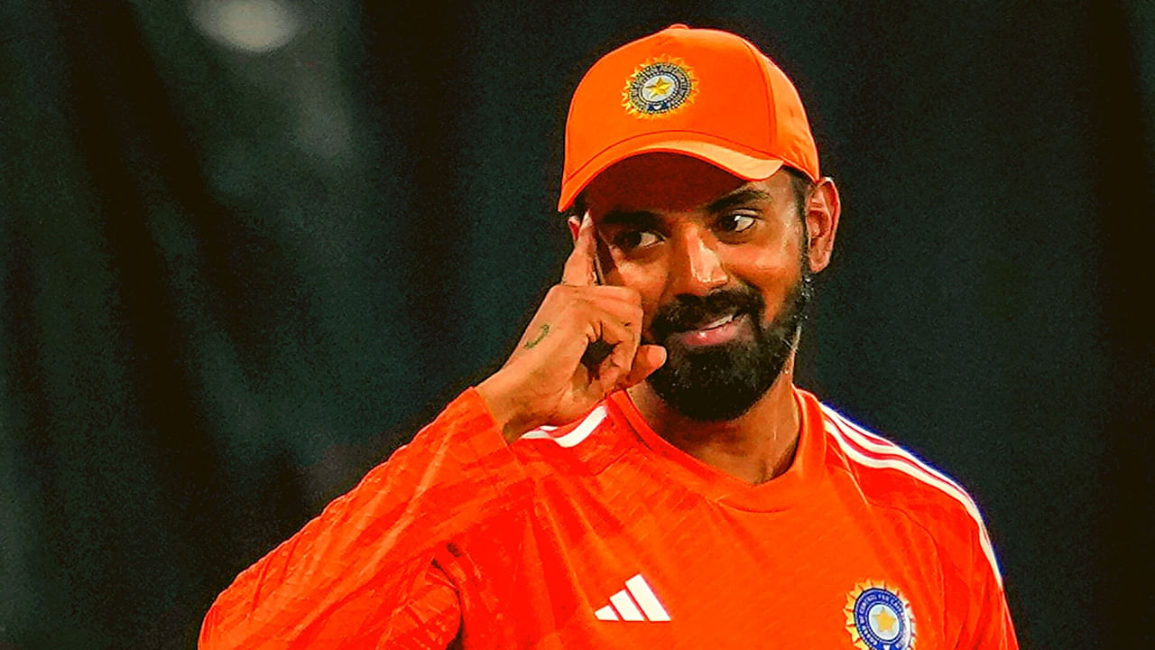 ఈ సీజన్ మెగా వేలంలో ఢిల్లీ క్యాపిటల్స్ రూ. 14 కోట్ల భారీ ధరకు రాహుల్‌ను కొనుగోలు చేసింది. గతంలో లక్నో సూపర్ జెయింట్స్‌కు కెప్టెన్‌గా వ్యవహరించిన రాహుల్, ఈ సీజన్ లో కెప్టెన్సీ బాధ్యతలను స్వీకరించకుండా కేవలం బ్యాటింగ్ పై దృష్టి పెట్టాడు. ఇది అతని ప్రదర్శన మెరుగుపడటానికి ఎంతగానో సహాయపడింది. ఢిల్లీ క్యాపిటల్స్ జట్టులో కీలక బ్యాట్స్‌మన్‌గా రాహుల్, ఒత్తిడి లేకుండా తన సహజమైన ఆటను ప్రదర్శించగలిగాడు.