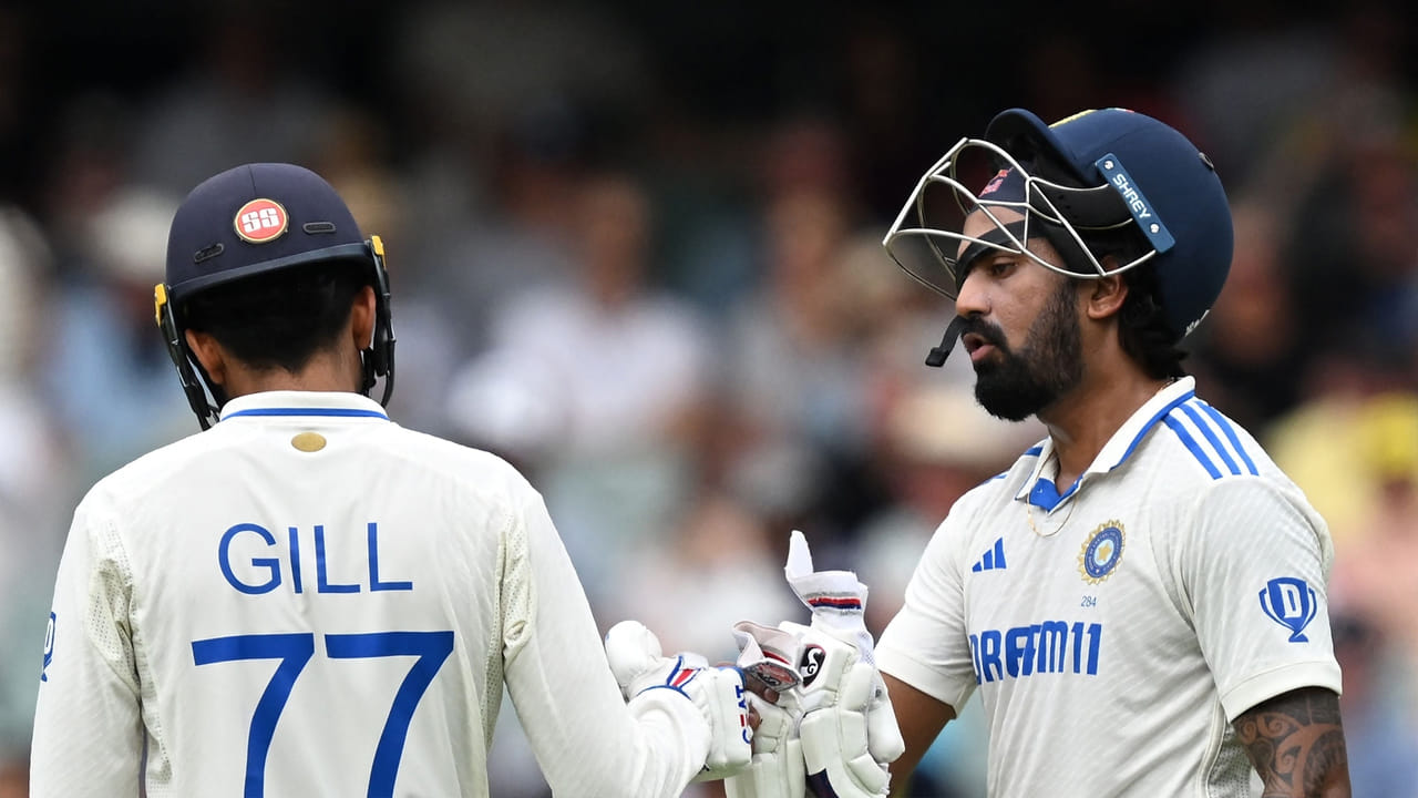 ఐపీఎల్ 2025లో రాహుల్ ప్రదర్శన కేవలం పరుగులు సాధించడం మాత్రమే కాదు, పలు రికార్డులను కూడా బద్దలు కొట్టింది. టీ20 క్రికెట్‌లో అత్యంత వేగంగా 8000 పరుగులు పూర్తి చేసిన భారత ఆటగాడిగా విరాట్ కోహ్లీ రికార్డును రాహుల్ అధిగమించాడు. రాహుల్ 224 ఇన్నింగ్స్‌లలో ఈ ఘనత సాధించగా, కోహ్లీకి 243 ఇన్నింగ్స్‌లు పట్టింది. ఈ అద్భుత ప్రదర్శనతో రాహుల్ భారత టీ20 జట్టులోకి తిరిగి వస్తాడనే అంచనాలు బలపడ్డాయి.