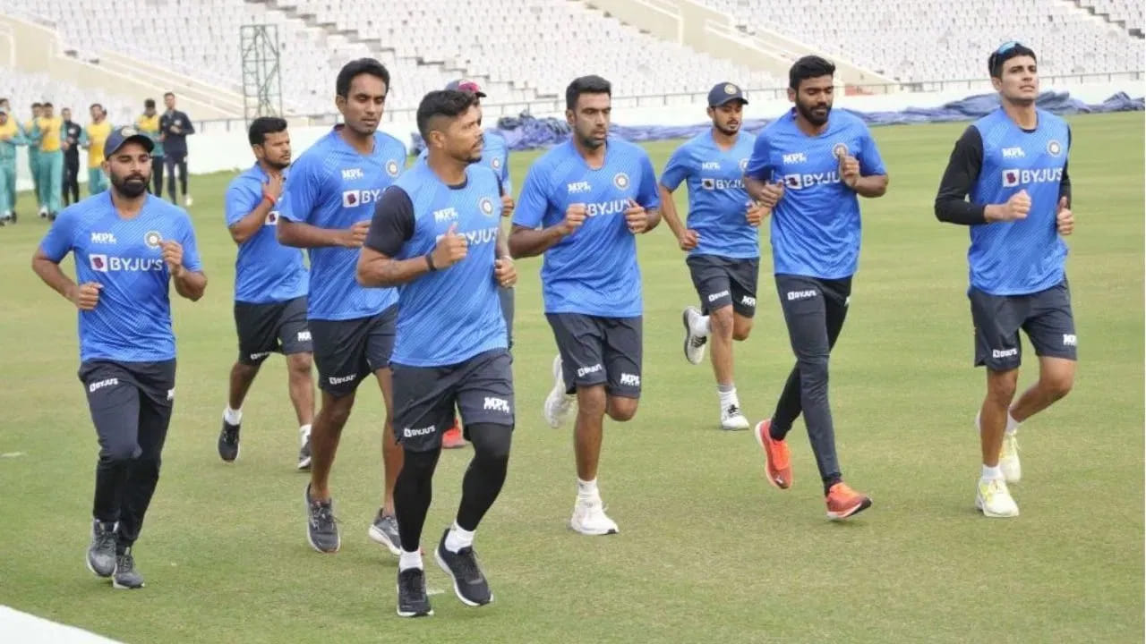 టీమిండియా వద్దంది.. విదేశీ జట్టు ముద్దంది.. కట్ చేస్తే.. తొలి మ్యాచ్‌లోనే సెంచరీ.. ఆ ప్లేయర్ ఎవరంటే