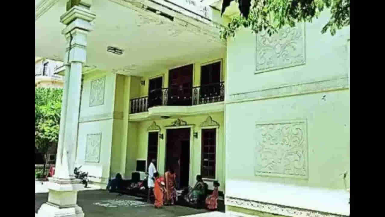 తిరుమలలోని అతిధి గృహాలపై దాతల పేర్లు మాయం..! అసలు విషయం ఏంటంటే...