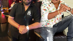 అప్పుడు బస్సు ఛార్జీలు ఇచ్చాడని.. ఏకంగా కారే కొనిచ్చాడు. అప్పుడు బస్సు ఛార్జీలు ఇచ్చాడని.. ఏకంగా కారే కొనిచ్చాడు.