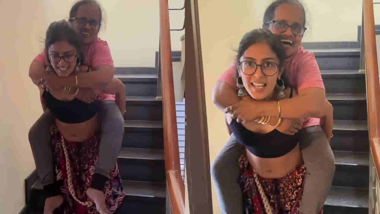 Tollywood: 20 ఏళ్లుగా మోశావ్! ఇప్పుడు నేను.. తల్లిని భుజానకెత్తుకుని మెట్లు దింపిన టాలీవుడ్ హీరోయిన్.. వీడియో