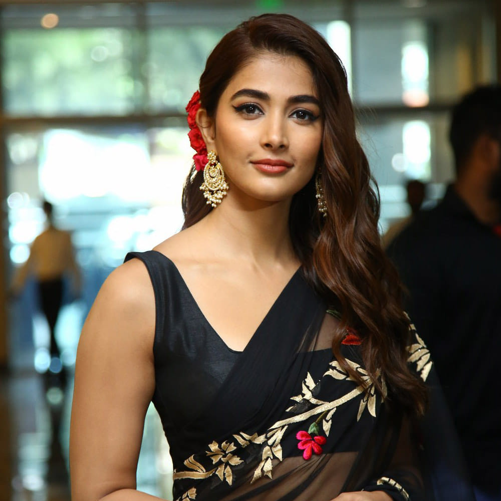 సెకండ్ ఇన్సింగ్స్‌లో పూజ హెగ్డే కూడా స్పీడు పెంచారు. హీరోల కన్నా ఓ అడుగు ముందే ఉండేలా చూసుకుంటున్నారు. రీసెంట్‌గా రెట్రో ప్రమోషన్స్ విషయంలో పూజ తీరు హాట్ టాపిక్ అయ్యింది. 