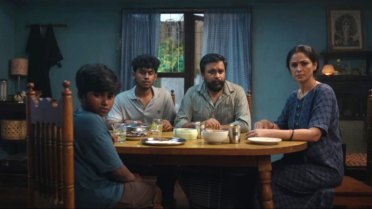 తమిళనాడులో రిలీజ్‌ అయిన టూరిస్ట్ ఫ్యామిలీ సినిమాను చూసి పొగిడేవారి సంఖ్య రోజురోజుకీ పెరుగుతూ ఉంది. శశికుమార్‌, సిమ్రన్‌ కీలక పాత్రల్లో నటించిన ఈ సినిమా మీద ప్రశంసల వర్షం కురుస్తూనే ఉంది. లేటెస్ట్ గా రాజమౌళి పెట్టిన ట్వీట్‌ సినిమా యూనిట్‌కి మరింత బూస్ట్ ఇచ్చింది.