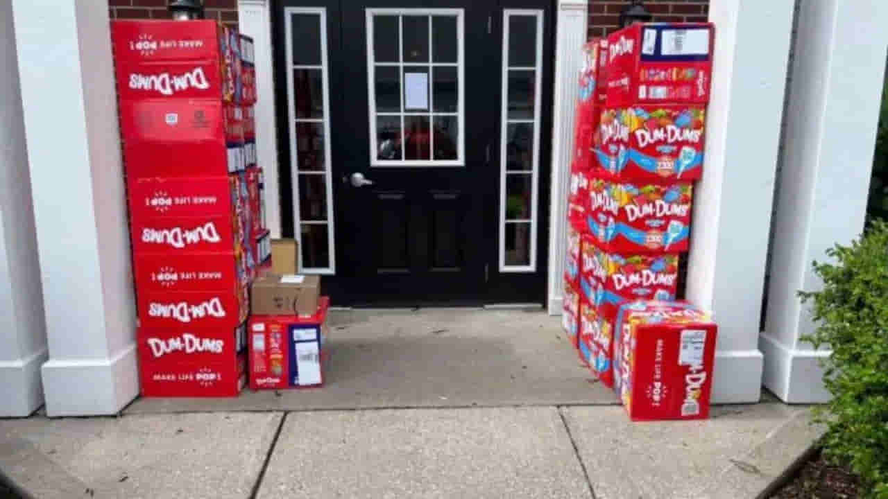 Viral: ఆన్లైన్ ఆర్డర్ పెట్టకుండానే ఇంటికొచ్చిన పార్శిళ్లు.. ఏంటా అని వెళ్లి చూడగా