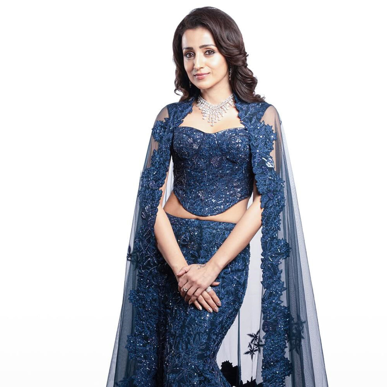 మణిరత్నంతో రిపీటెడ్‌ గా వర్క్ చేయడం చాలా స్పెషల్‌ అని అంటున్నారు త్రిష. తనకు ప్రిన్సెస్‌గా నటించాలనిపించినప్పుడు, పీరియడ్‌ ఫిల్మ్ లో కనిపించాలనిపించినప్పుడు మణిరత్నం పిలిచి పొన్నియిన్‌ సెల్వన్‌లో కుందవై కేరక్టర్‌ ఇవ్వడాన్ని మర్చిపోలేనంటున్నారు. 
