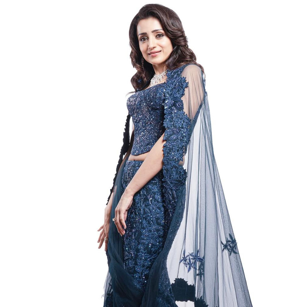 విడాముయర్చి, గుడ్‌ బ్యాడ్‌ అగ్లీలో అజిత్‌తో జోడీ కట్టారు ఈ బ్యూటీ. ఇప్పుడు మెగాస్టార్‌తో విశ్వంభరలో నటిస్తున్నారు. ఆయనతోనూ ఇంతకు మునుపు స్టాలిన్‌లో నటించారు. 