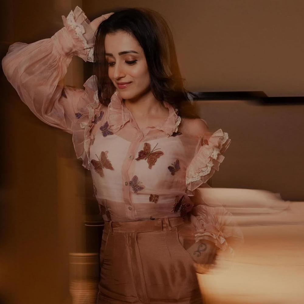 ఇటీవలే విడాముయార్చి, గుడ్ బ్యాడ్ అగ్లీ సినిమాలతో హిట్స్ అందుకున్న ఈ బ్యూటీ.. ఇప్పుడు థగ్ లైఫ్ చిత్రంతో అడియన్స్ ముందుకు రాబోతుంది. కమల్ హాసన్ ప్రధాన పాత్రలో నటించిన ఈ మూవీపై ఇప్పటికే భారీ అంచనాలు నెలకొన్నాయి. 