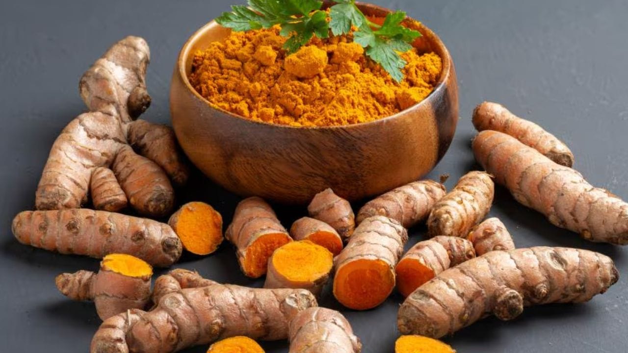 Turmeric Side Effects: పసుపును వీరు అస్సలు తినకూడదట.. ఎందుకో తెలుసా..?
