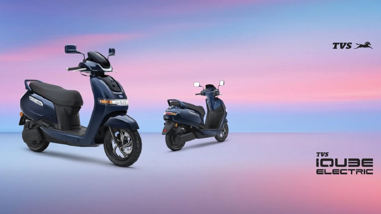 టీవీఎస్ ఐక్యూబ్ స్కూటర్ కేవలం కాలేజీకి వెళ్లి తిరిగి రావడానికి మాత్రమే కాకుండా ఇది ఒక గొప్ప ఫ్యామిలీ స్కూటర్‌గా ఉంటుంది. రూ. 1.08 లక్షల ఎక్స్-షోరూమ్ ధరతో ఐక్యూబ్ స్కూటర్ వస్తుంది. ఈ స్కూటర్‌ను ఓ సారి చార్జ్ చేస్తే 75 కిలోమీటర్ల పరిధిని అందిస్తుంది. అలాగే ఈ స్కూటర్‌పై 75 కిలోమీటర్ల గరిష్ట వేగంతో దూసుకుపోవచ్చు. 