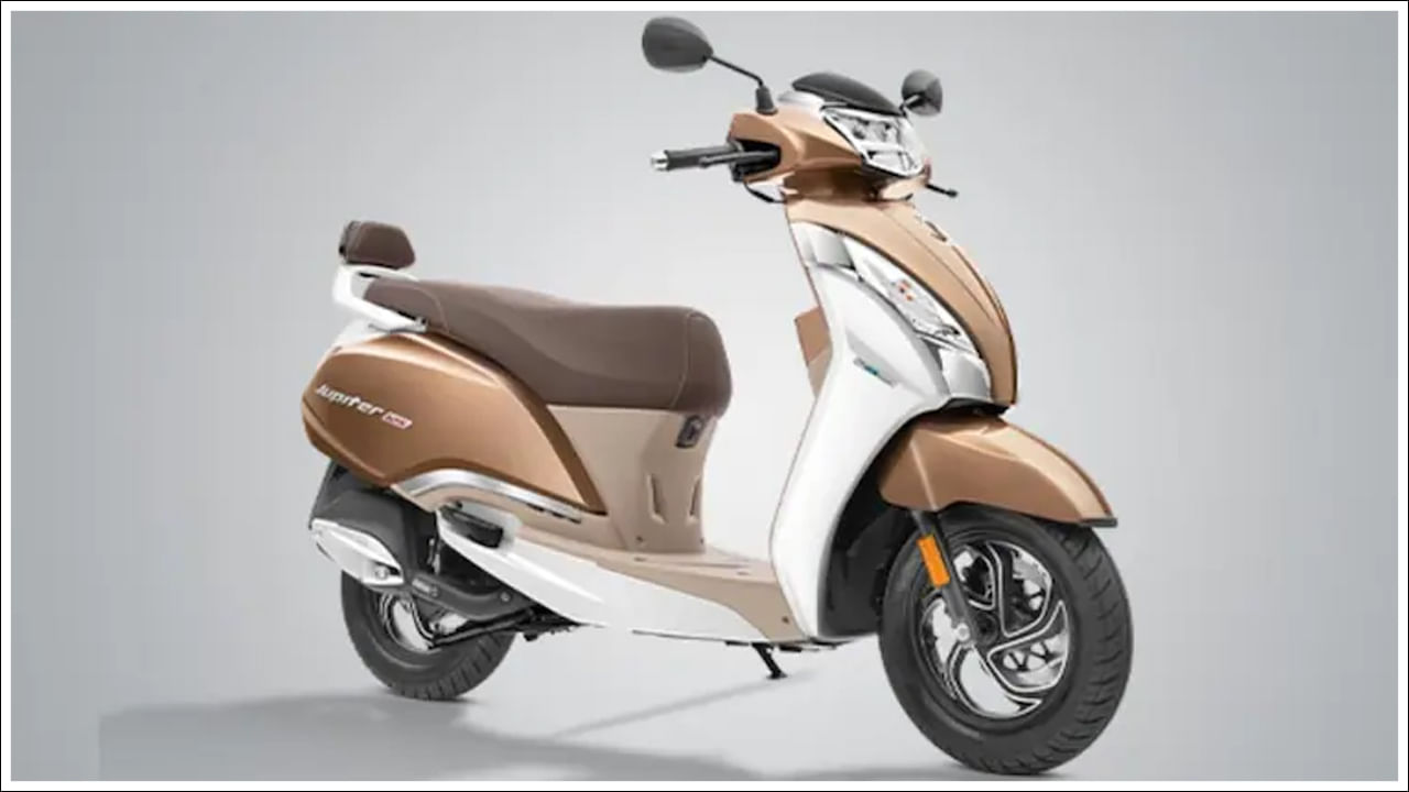 టీవీఎస్ జూపిటర్ 125 లో కంపెనీ 124.8 సిసి సామర్థ్యం గల సింగిల్ సిలిండర్ ఇంజిన్ను ఇచ్చింది. ఇది 8 HP పవర్, 11 Nm పీక్ టార్క్ ఉత్పత్తి చేస్తుంది. ఈ ఇంజిన్ నిరంతర వేరియబుల్ ట్రాన్స్మిషన్ (CVT) కి జతచేయబడి ఉంటుంది. కంపెనీ తన ఇంజిన్ను ఇంతకు ముందు కంటే మెరుగ్గా ట్యూన్ చేసిందని, మైలేజ్ కూడా 15% పెరిగిందని పేర్కొంది. అయితే, కంపెనీ ఎటువంటి మైలేజ్ వివరాలను వెల్లడించలేదు.