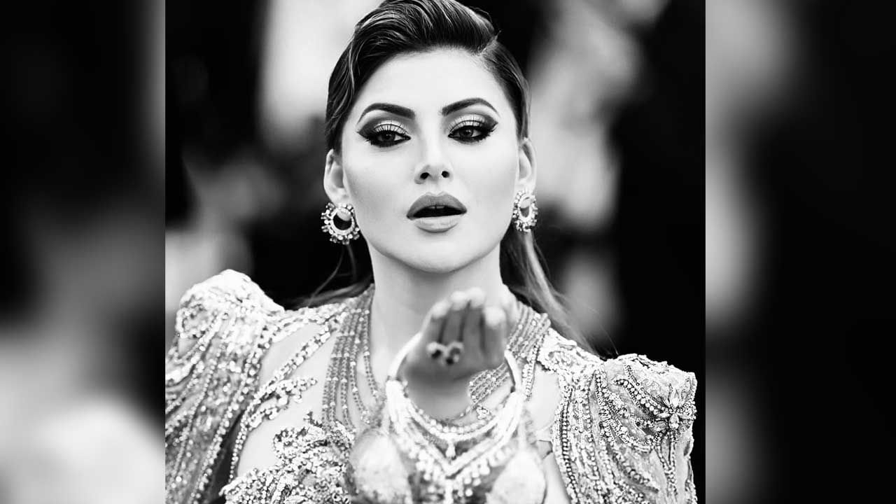 బాలీవుడ్ బ్యూటీ ఊర్వశి రౌటెలా గురించి ఎంత చెప్పినా తక్కువే.ఈ ముద్దుగుమ్మ ఓ వైపు బాలీవుడ్ లో సినిమాలు చేస్తూనే మరోవైపు నార్త్‌లో స్పెషల్ సాంగ్స్‌లో చిందులేస్తూ మంచి ఫ్యాన్ బేస్ సొంతం చేసుకుంటుంది.