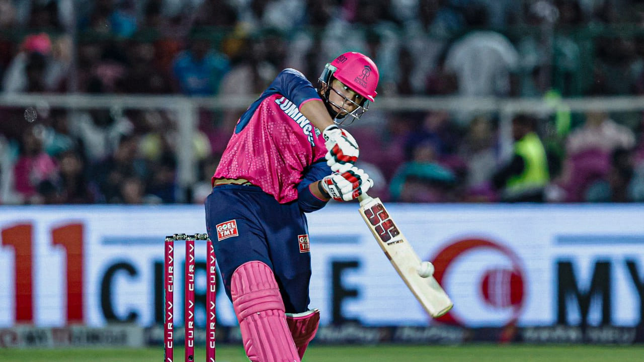 ఐపీఎల్లో వైభవ్ సూర్యవంశీ 35 బంతుల్లో తన తుఫాను సెంచరీకి స్క్రిప్ట్ రాశారు. దీంతో యూసుఫ్ పఠాన్ భారత రికార్డును బద్దలు కొట్టాడు. అతను క్రిస్ గేల్ 30 బంతుల రికార్డును మాత్రం బద్దలు కొట్టలేకపోయాడు.