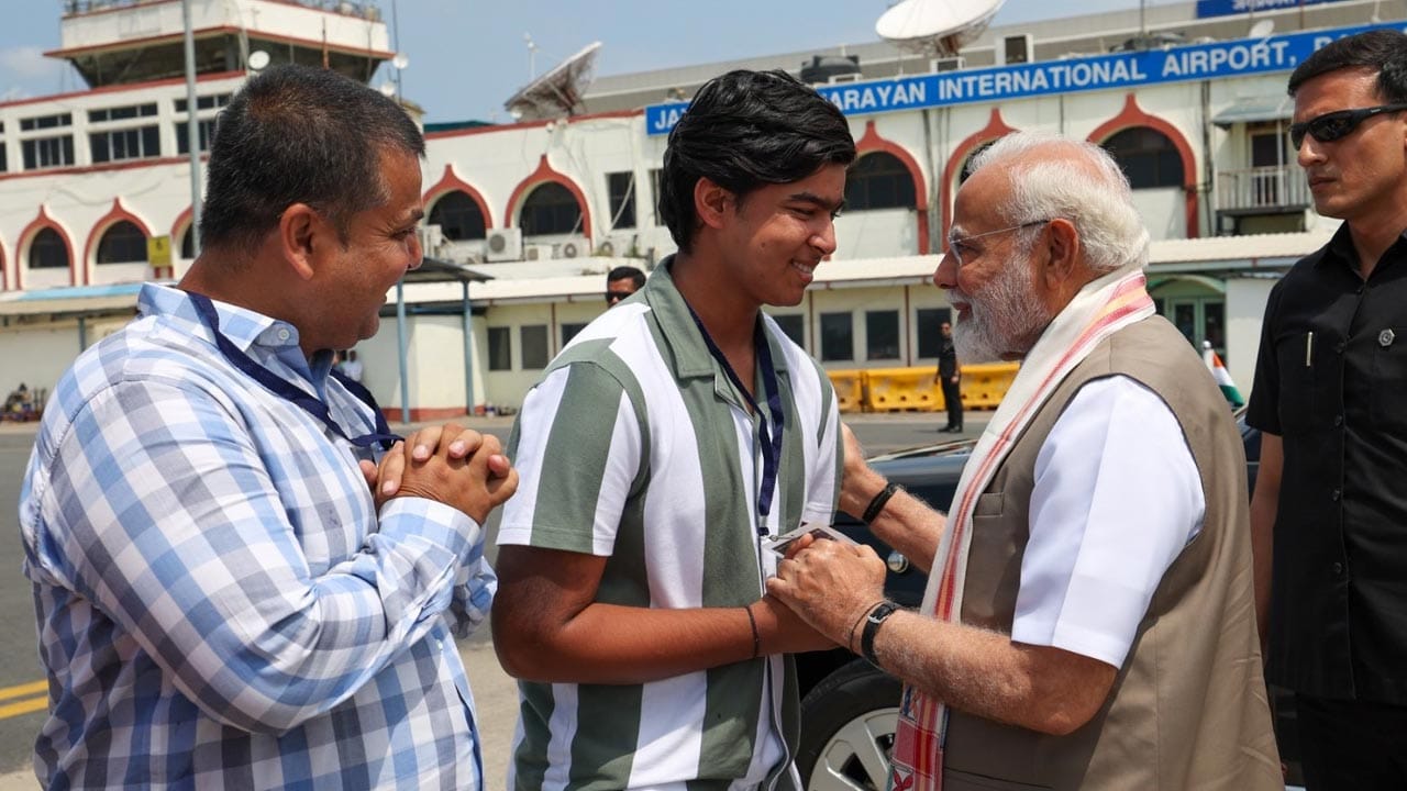 ప్రధాని మోదీని కలిసిన వైభవ్‌ సూర్యవన్షీ! యంగ్‌ క్రికెటర్‌తో మోదీ ఏమన్నారంటే..