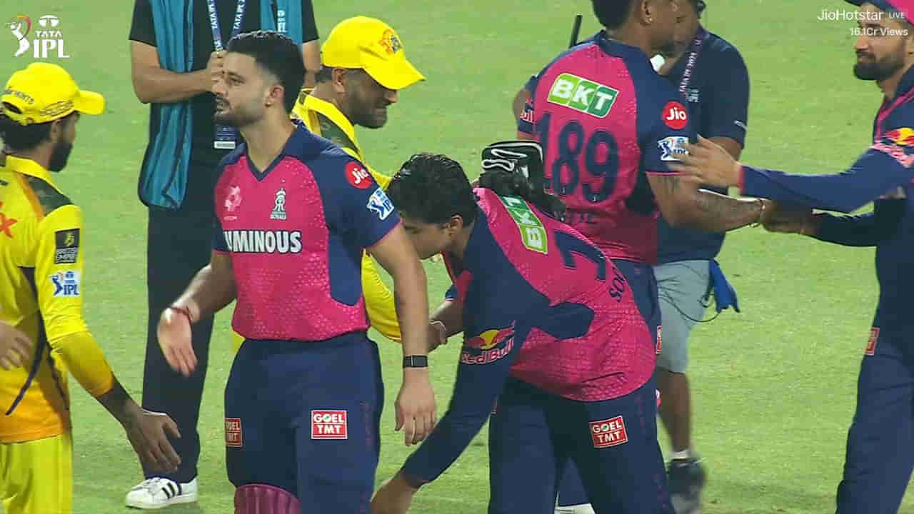 Video: ధోని పాదాలను తాకిన ఐపీఎల్ సెన్సేషన్.. నువ్వు తోపురా బుడ్డోడా అంటూ ఫ్యాన్స్ కామెంట్స్..