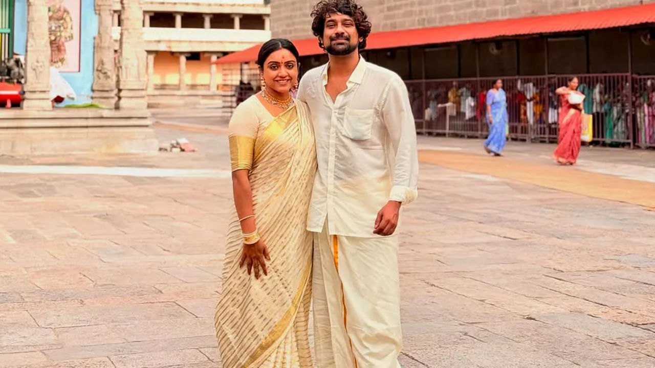  ఇక సినిమాలకు దూరంగా ఉన్నప్పటికీ సోషల్ మీడియాలో ఫుల్ యాక్టివ్ గా ఉంటోంది వితిక. తన పర్సనల్ అండ్ ప్రొఫెషనల్ విషయాలను అందులో షేర్ చేస్తుంటుంది.
