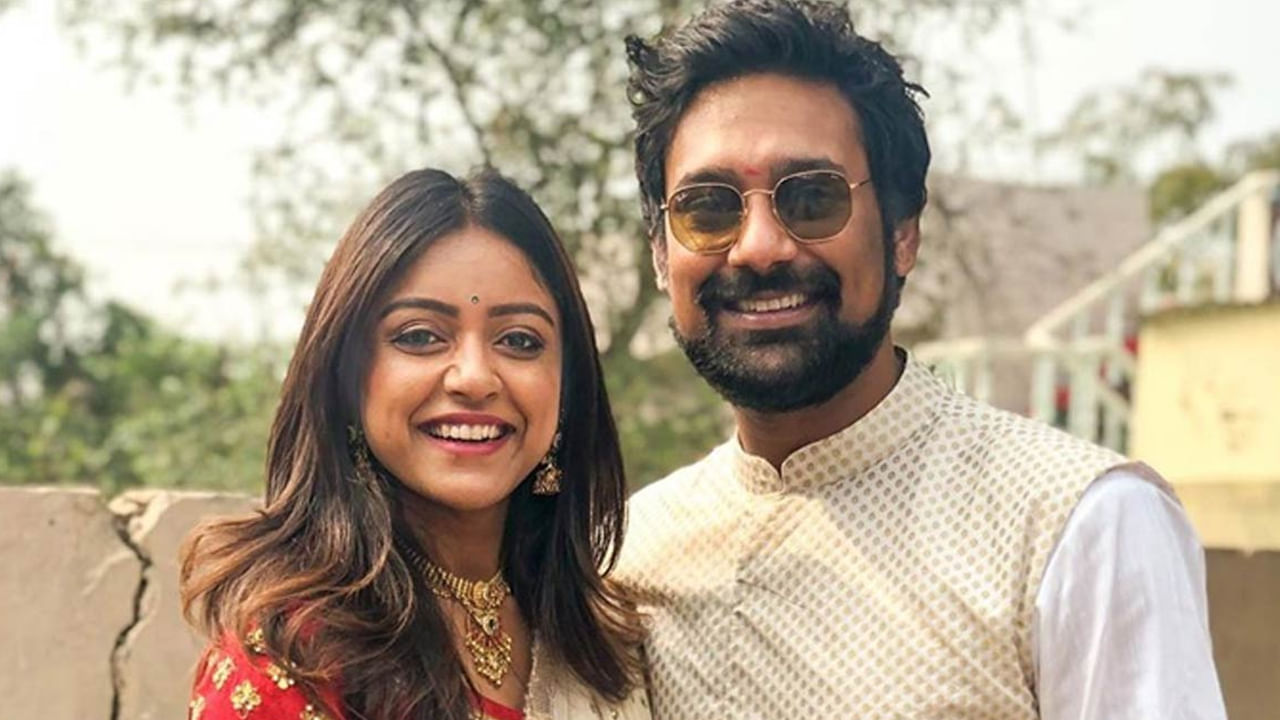  తమ అరుణాచల యాత్రకు సంబంధించిన  ఫొటోలు, వీడియోలను ఇన్ స్టా గ్రామ్ లో షేర్ చేశారు వరుణ్- వితిక. ప్రస్తుతం ఇవి నెట్టింట వైరలవుతున్నాయి. 
