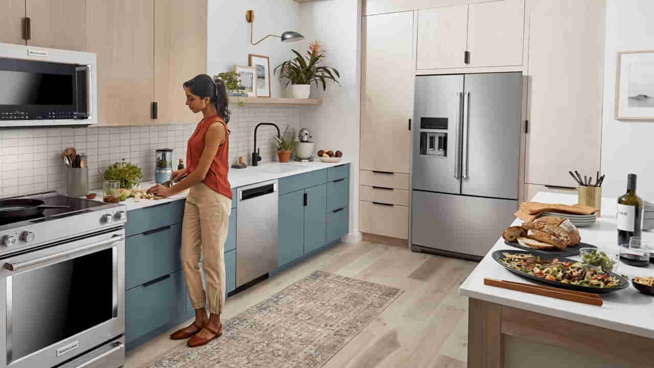 Vastu tips for kitchen: వంటగదిలో ఏ దిశలో ప్రిడ్జ్ ఉంచడం మంచిదో తెలుసా.. ఈ దిశలో పొరపాటున కూడా పెట్టొద్దు.. ఎందుకంటే..